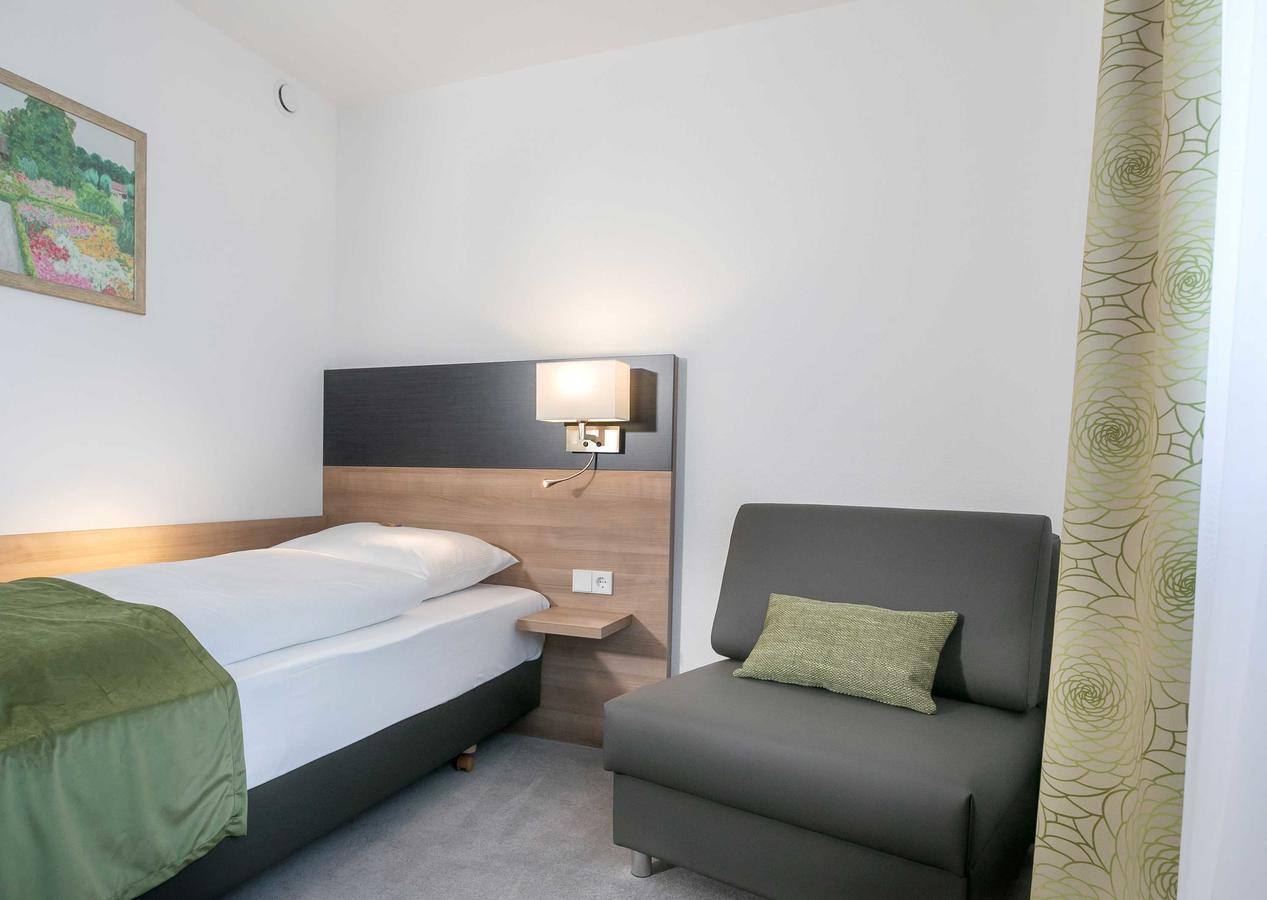 Hotel Kern Garni Walddorf  Экстерьер фото